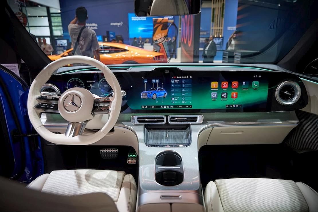 「科技之上，仍有觸感。」Mercedes 大螢幕佈局再升級，科技進化不停歇！