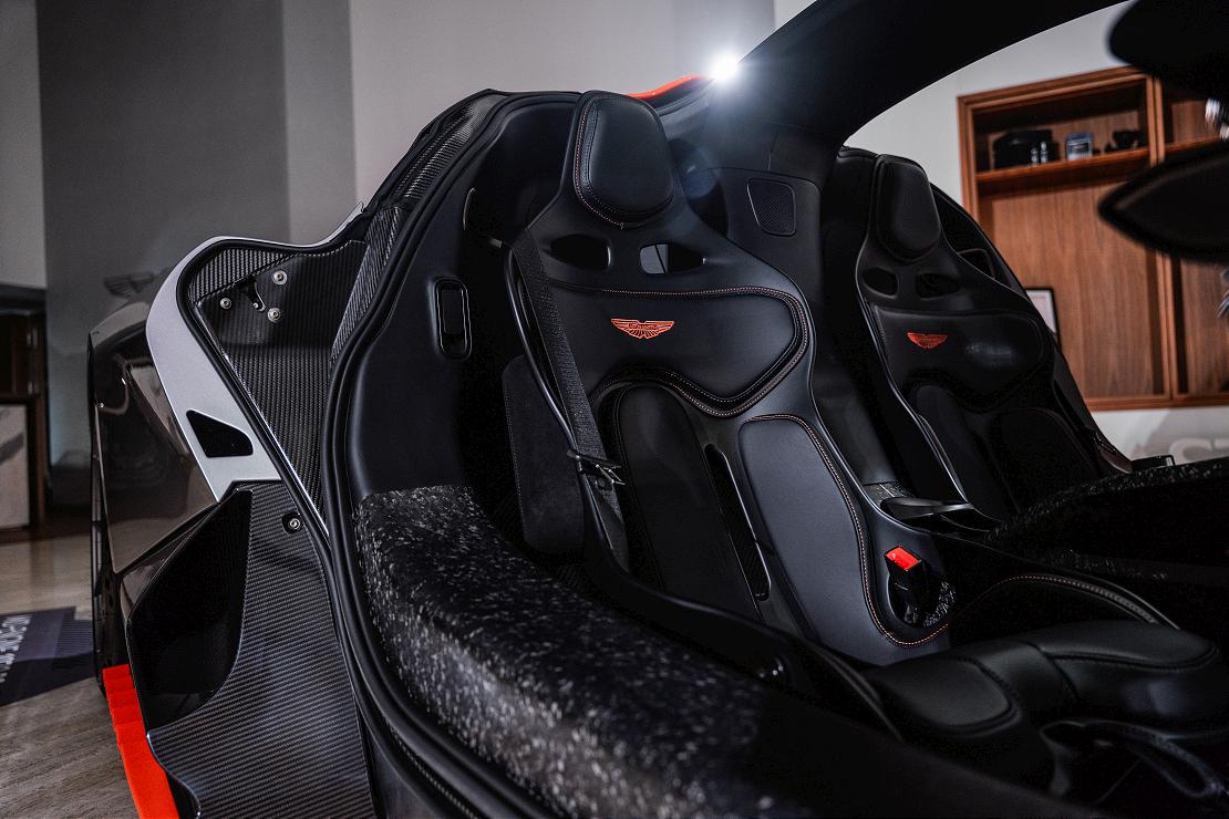 astonmartin 251219 11 W1110