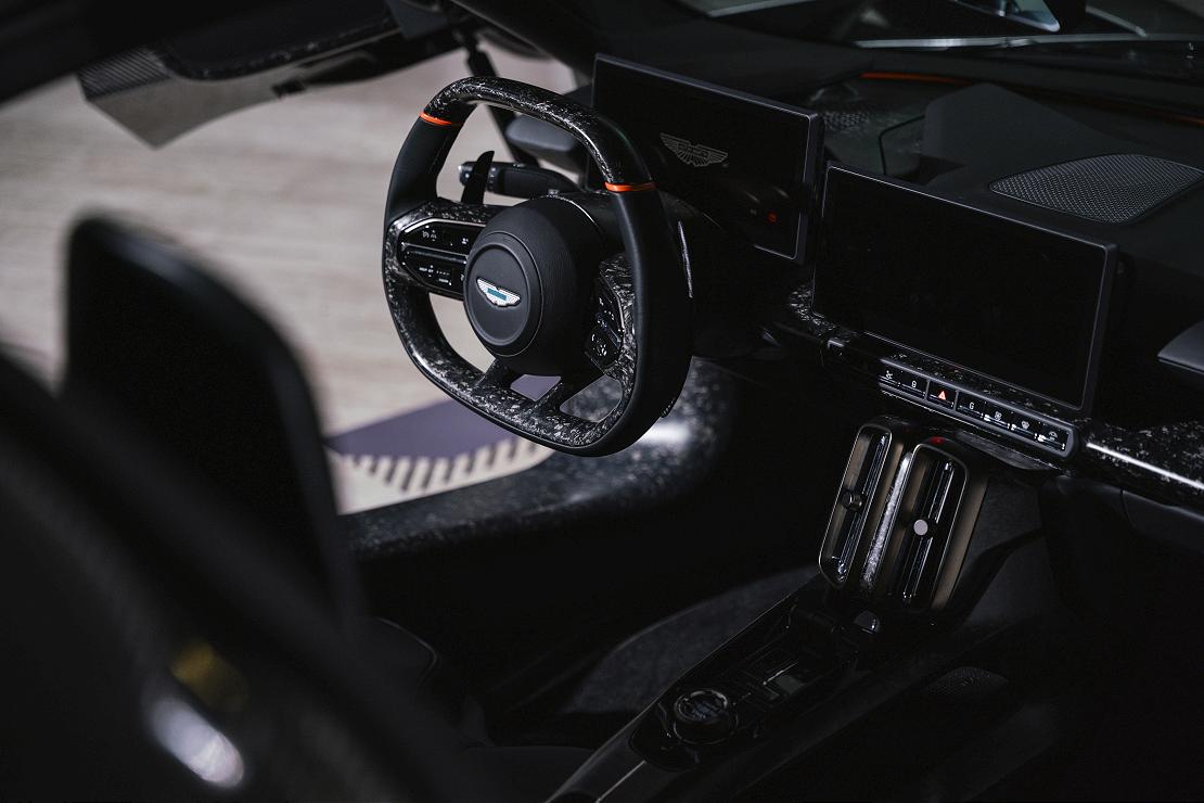 astonmartin 251219 13 W1110