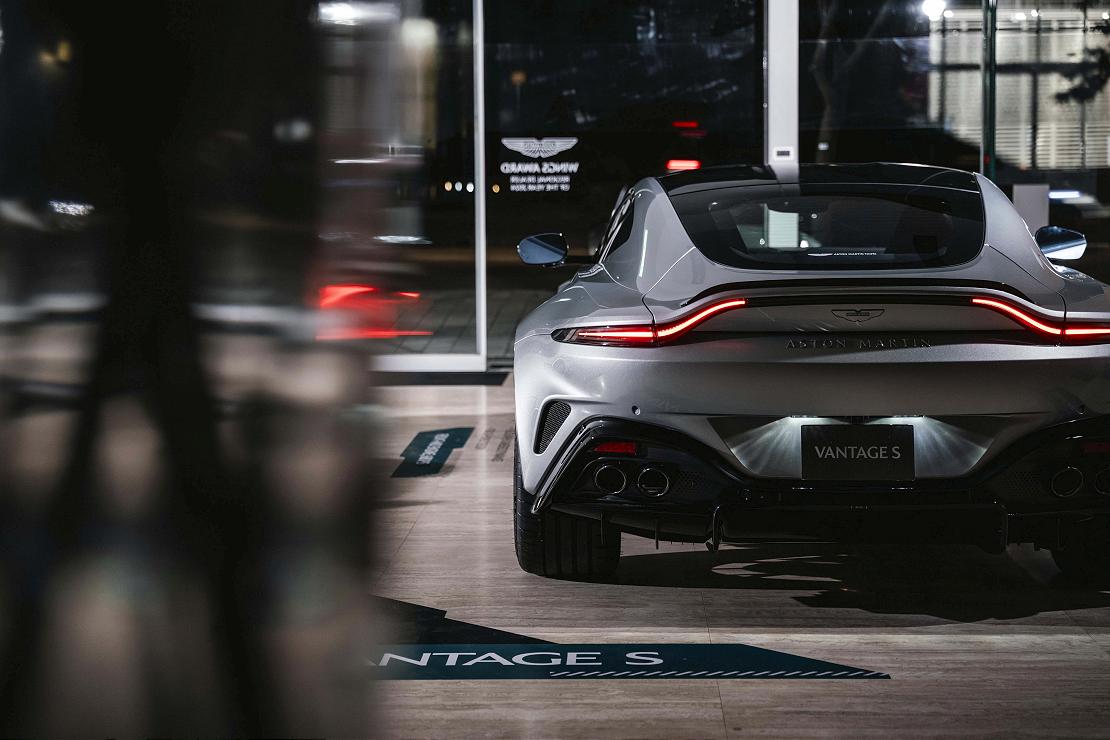 astonmartin 251219 3 W1110