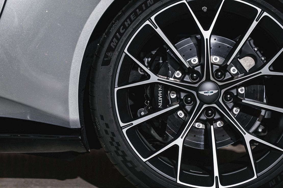 astonmartin 251219 8 W1110