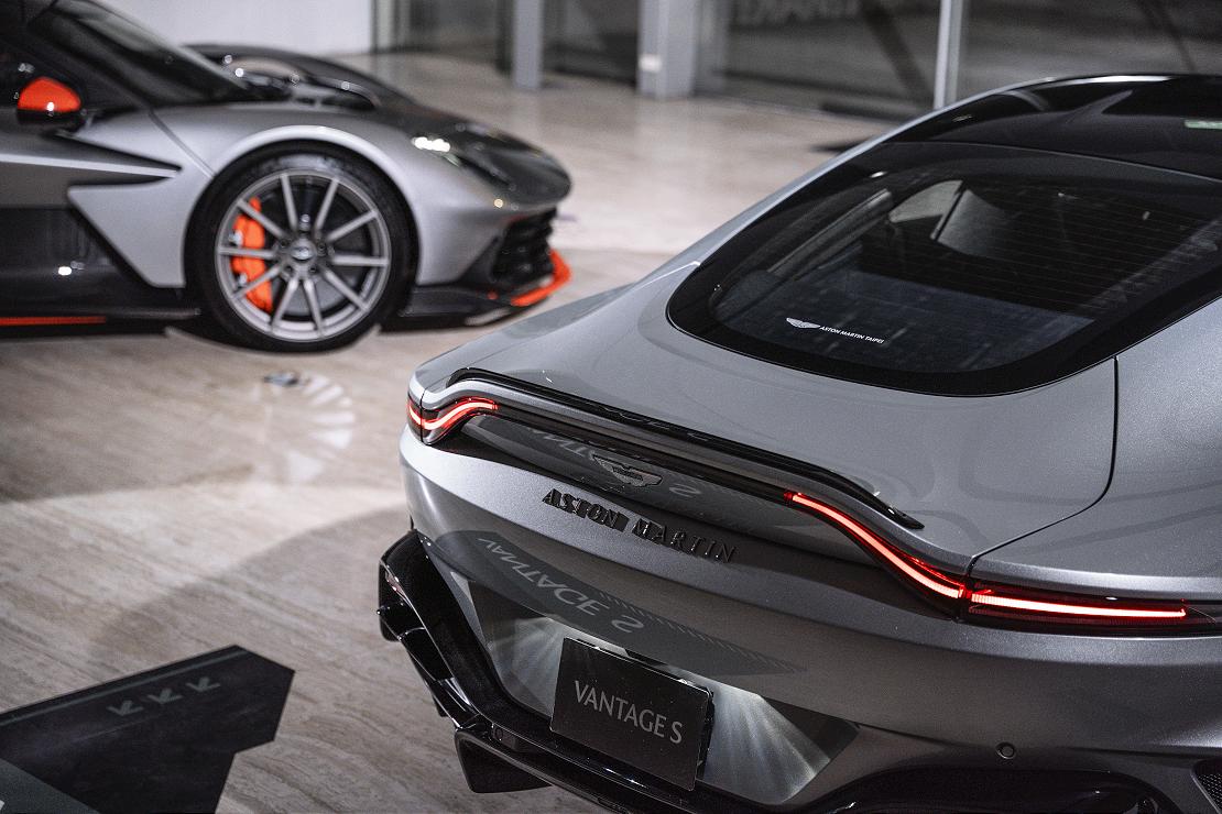 astonmartin 251219 9 W1110